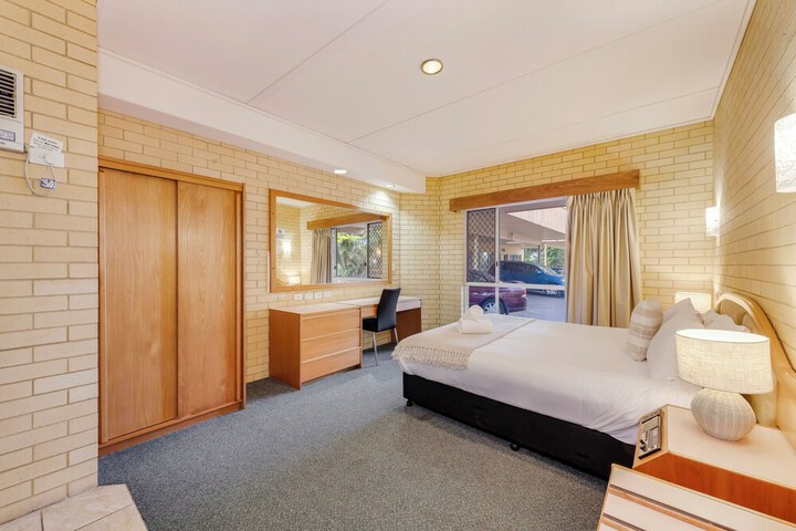 Room 33 of 68