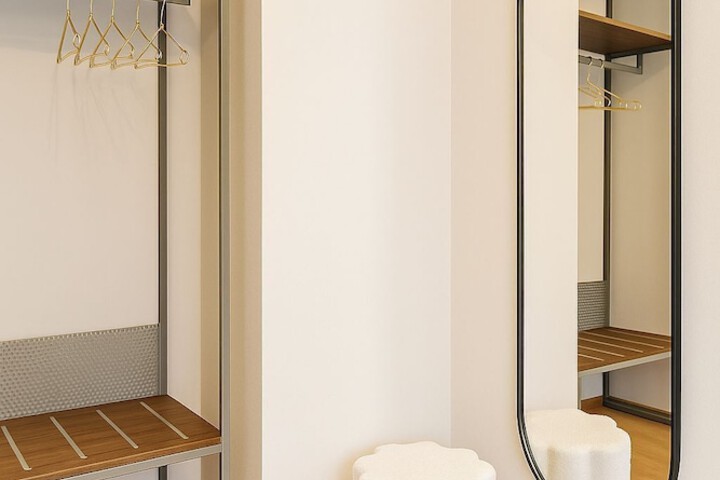 Room 9 of 16