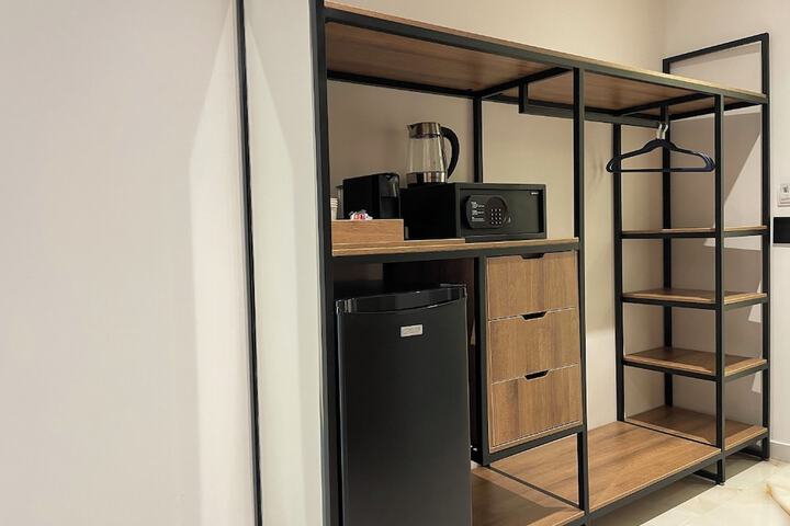 Room 21 of 27