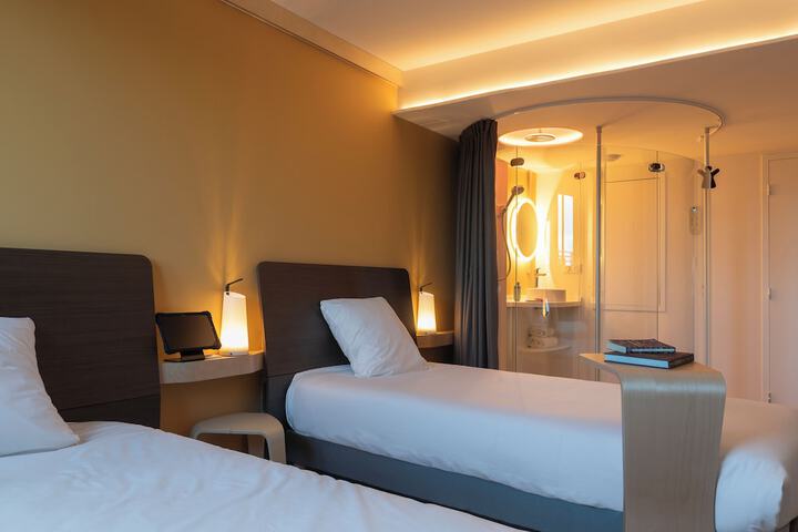 Room 9 of 21