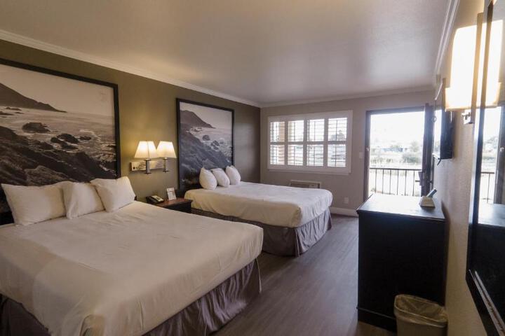 2 Queen Beds (1 of 18)