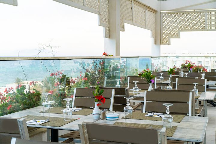 Dining 67 of 72