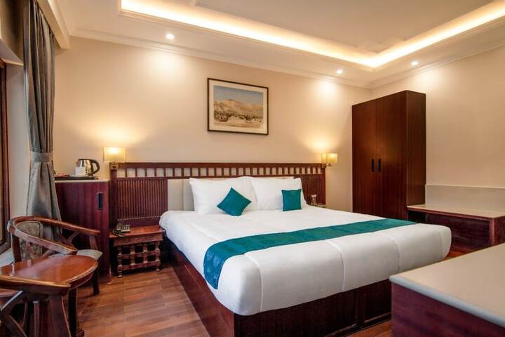 Room 2 of 9