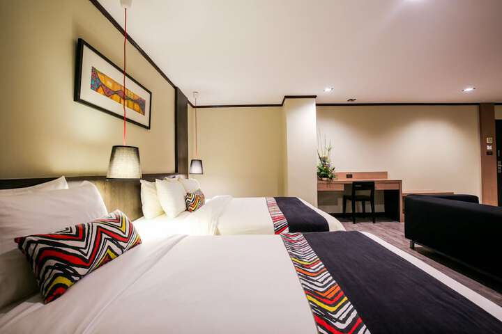 Room 18 of 153