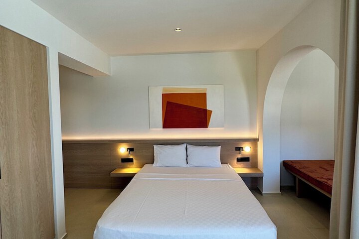 Room 6 of 48