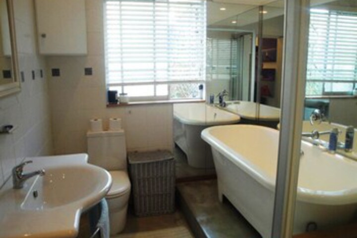 Room 2 of 11