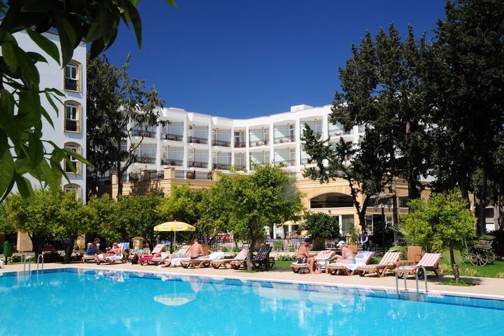 Hotel Pool