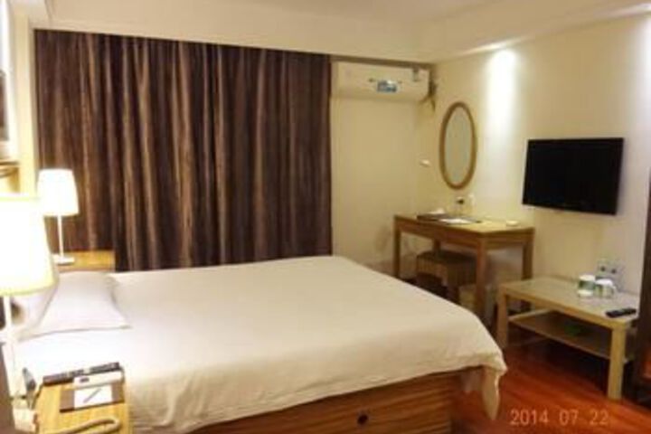 Room 12 of 38