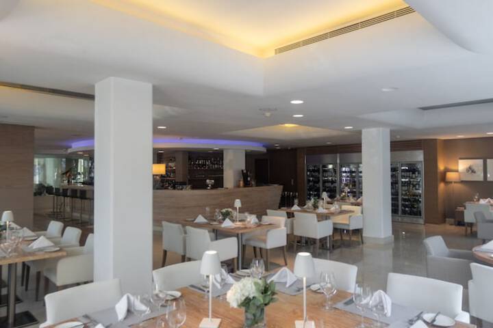 Dining 104 of 138