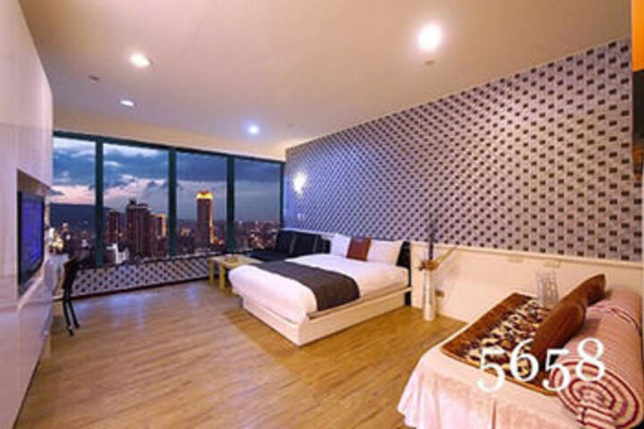 Room 11 of 24