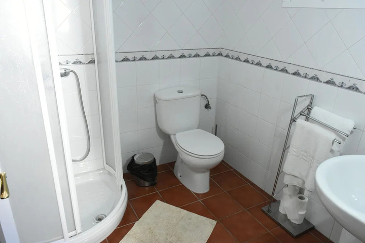 Room 8 of 14