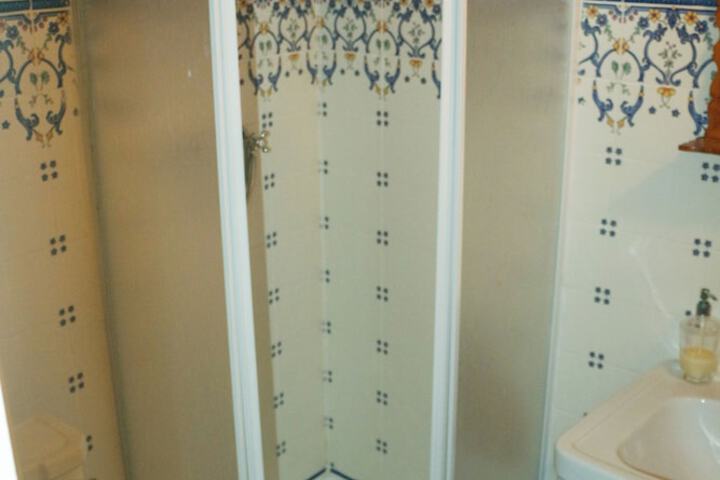 Room 28 of 41