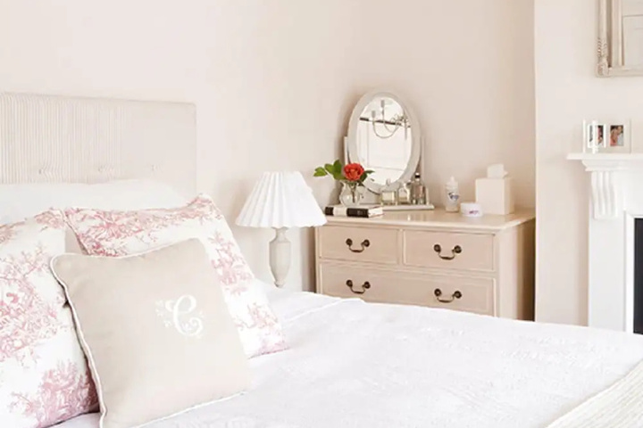 Room 3 of 8