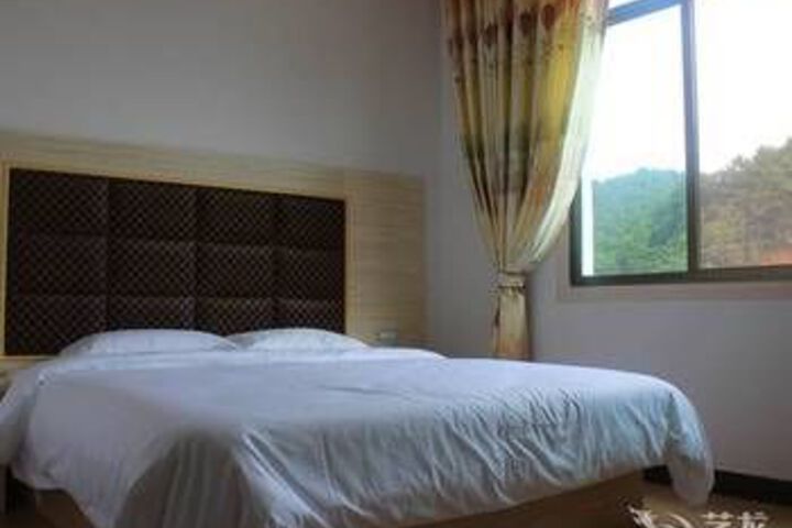 Room 9 of 27