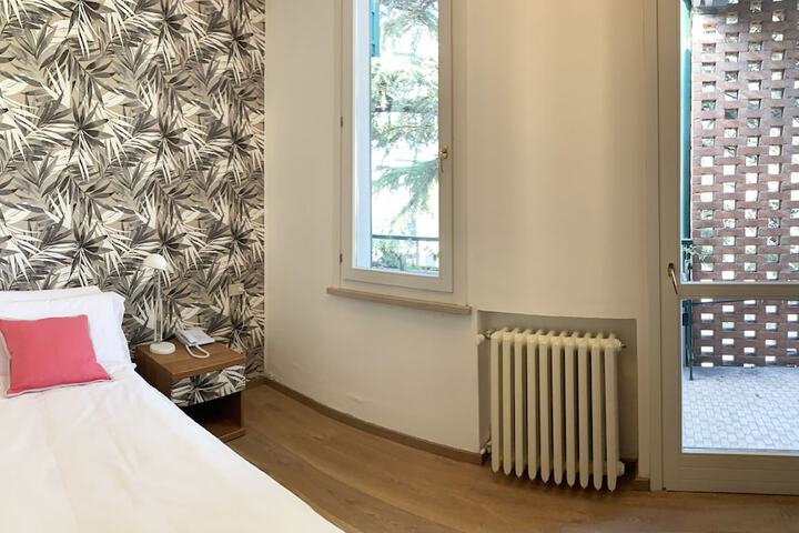 Room 10 of 61