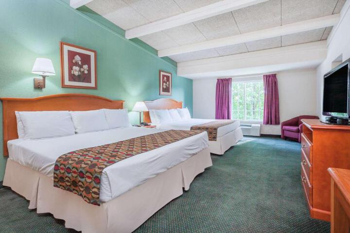 1 King Bed (4 of 14)