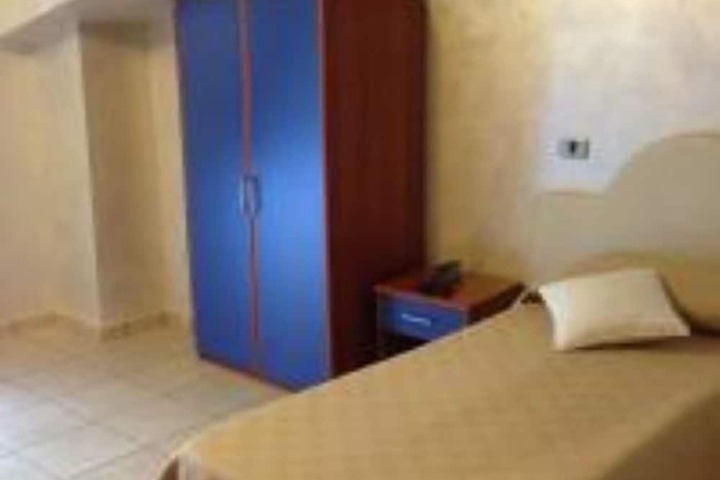 Room 7 of 19