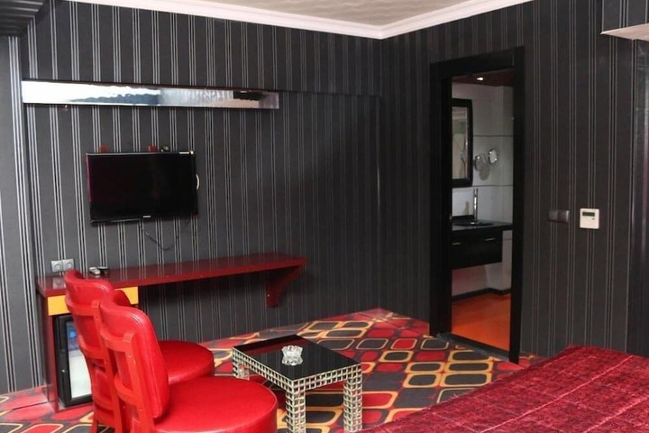 Room 12 of 18