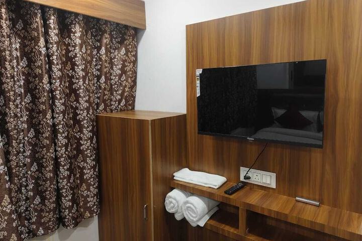 Room 10 of 28