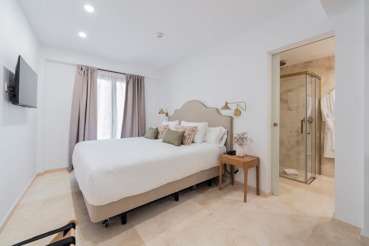 Room 14 of 65