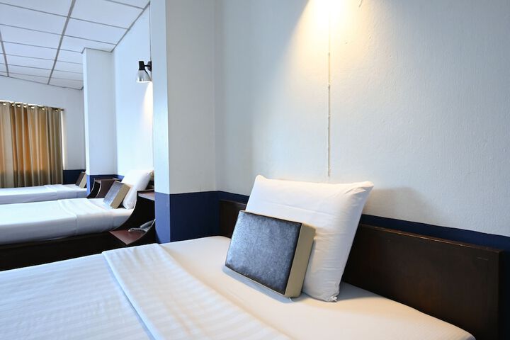 Room 18 of 120
