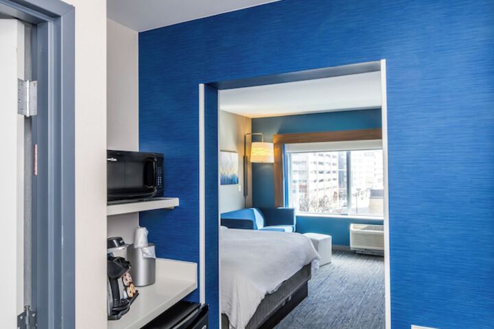Room 17 of 61