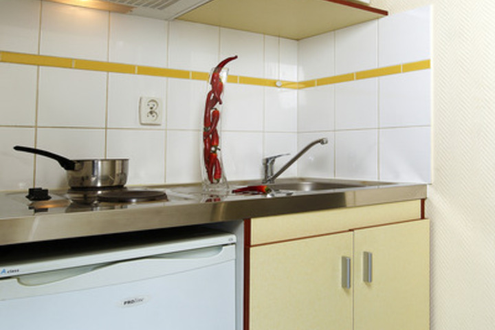 Room 4 of 8