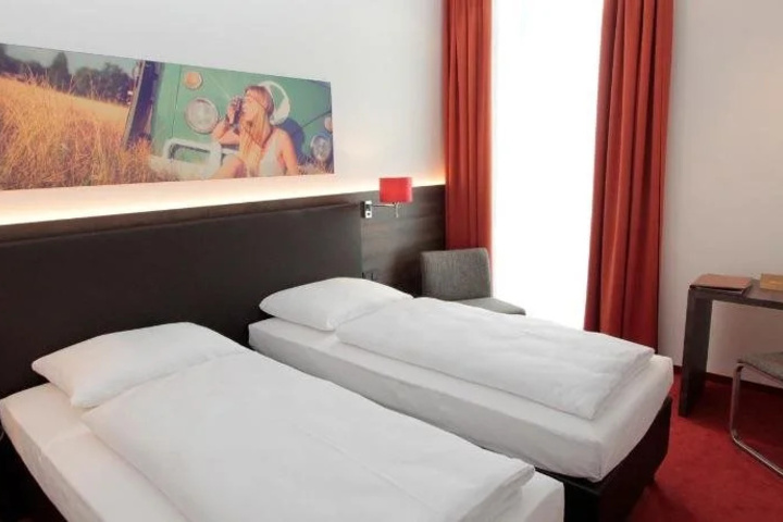 Room 4 of 20