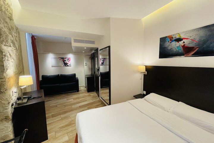 Room 16 of 52
