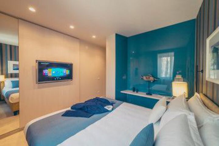 Room 51 of 79