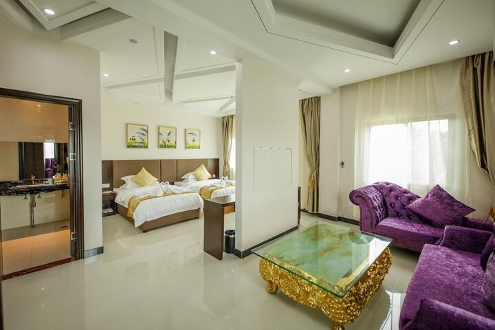Room 7 of 13