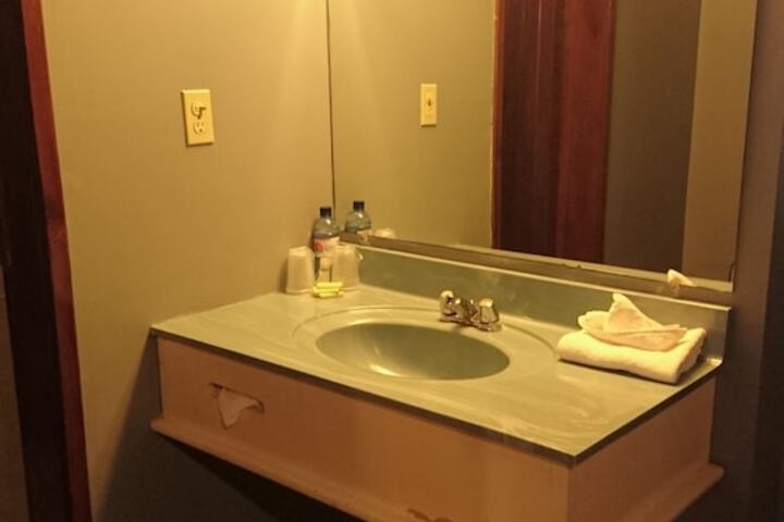 Room 22 of 37