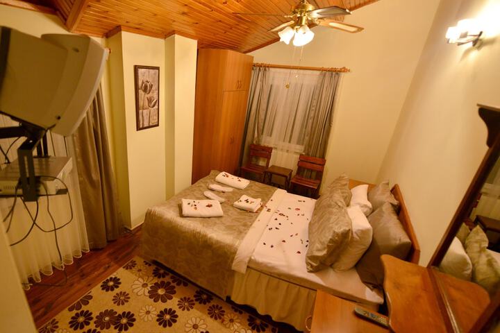 Room 28 of 90