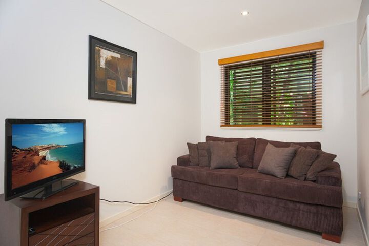 Room 4 of 11