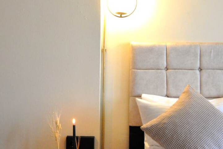 Room 4 of 28