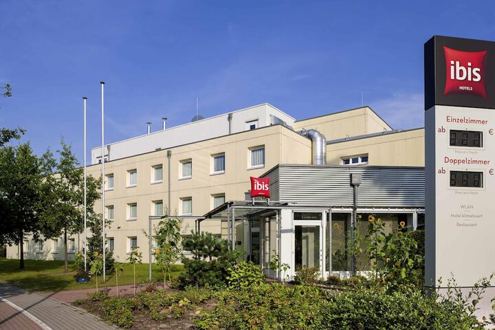 Hotel Entry