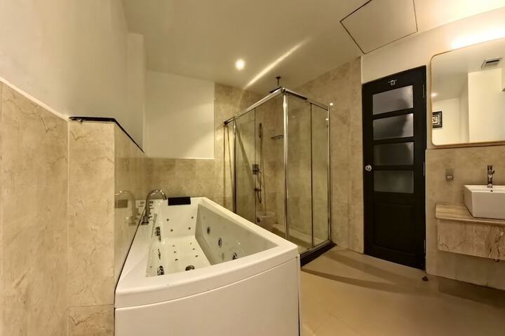 Room 32 of 49