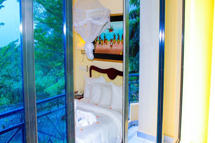 Room 25 of 62