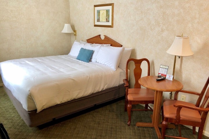1 King Bed (2 of 5)
