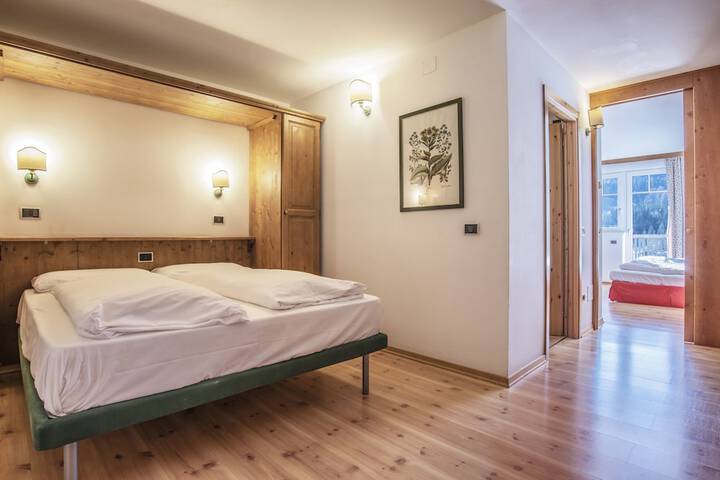 Room 4 of 24
