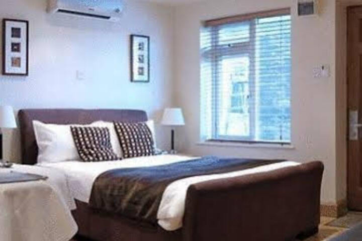 Room 4 of 7