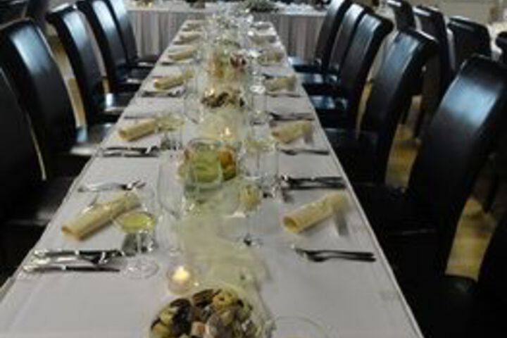 Dining 7 of 34