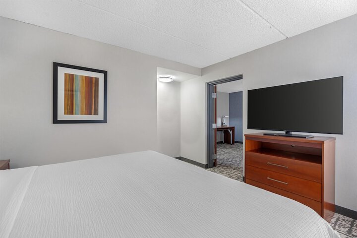 Room 28 of 69
