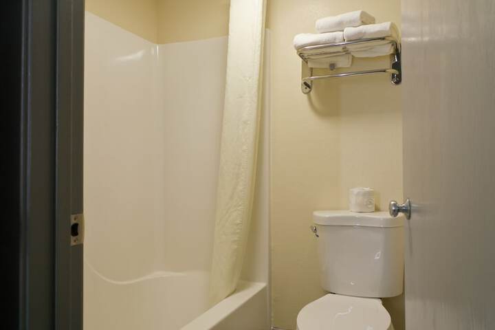 1 King Bed Business Room (7 of 16)