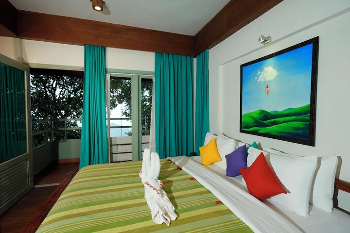 Room 25 of 114
