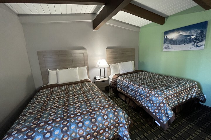 2 Double Beds (8 of 11)