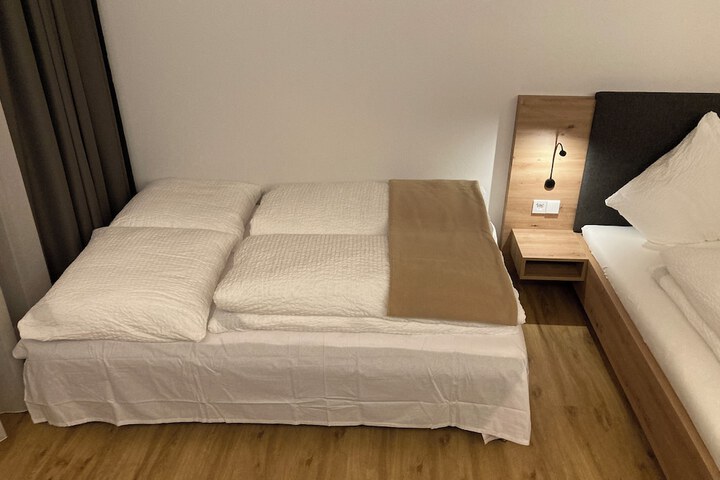 Room 12 of 38