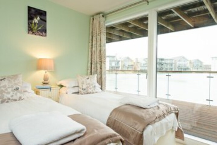 Room 3 of 10