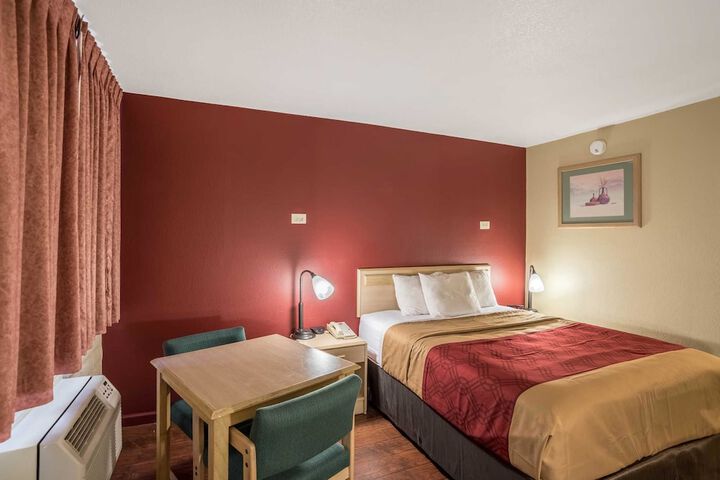 Room 7 of 37