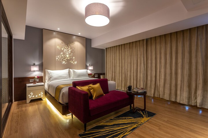 Room 11 of 27